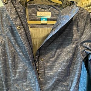 Columbia rain jacket in xs (new without tags)
